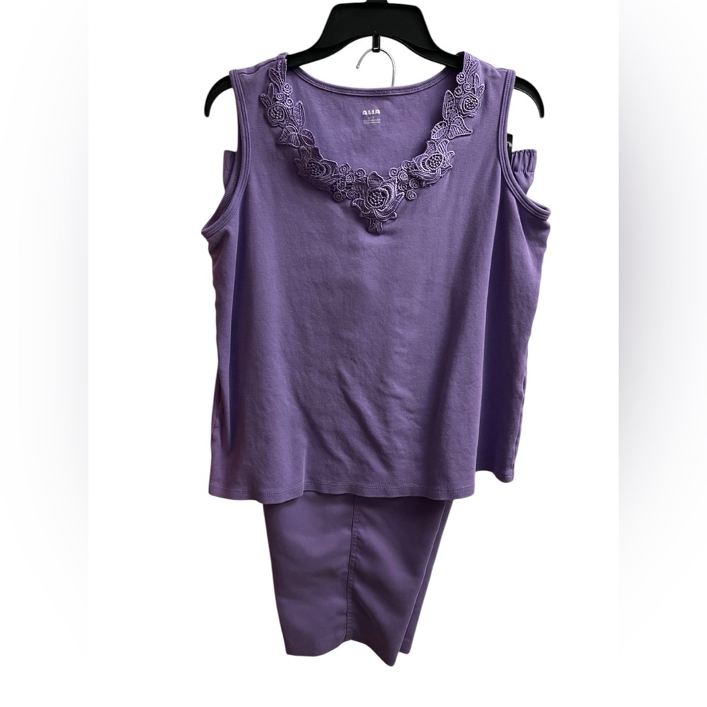 Alia Lavender 2 pc Capris set